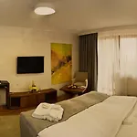 Victoria Hotel 4*