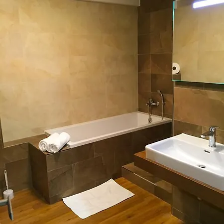 Victoria Hotel 4*