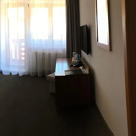 Victoria 4*