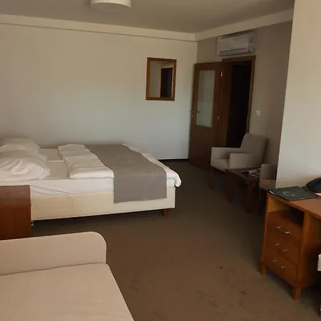 Victoria Hotel 4*